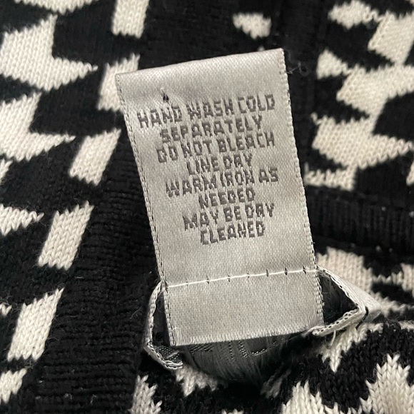 Chicos | Silk Cotton Hoodie Sweater. Houndstooth. Size Medium. Loungewear Relax - Picture 6 of 7